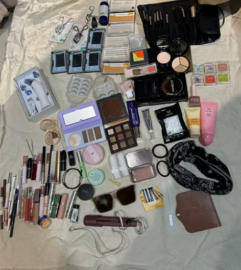 美妆博主出闲置 图上所有好物几乎都是全新 ...