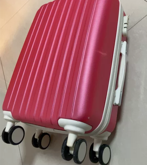 行李箱，全新未使用，轻微碰撞痕迹，20寸 ...