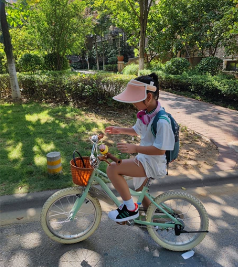 18寸凤凰自行车，孩子骑了几个月，小了，颜...