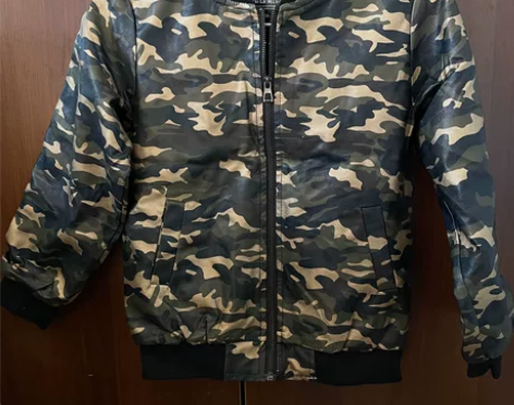 男童迷彩服皮外套(仅穿3次) 二手商品售出...