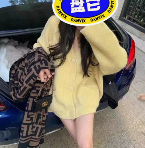 Fendi围巾 基本全新 用过一次 很保暖...