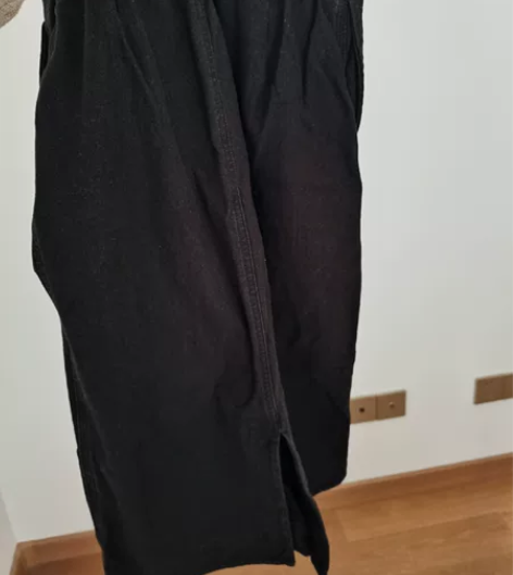 优衣库宽松直筒包臀裙，百搭。因为刚刚从柜子...