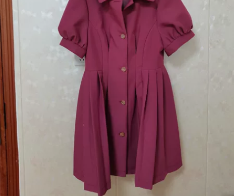 西装面料的泡泡袖连衣裙  可爱风 感兴趣的...