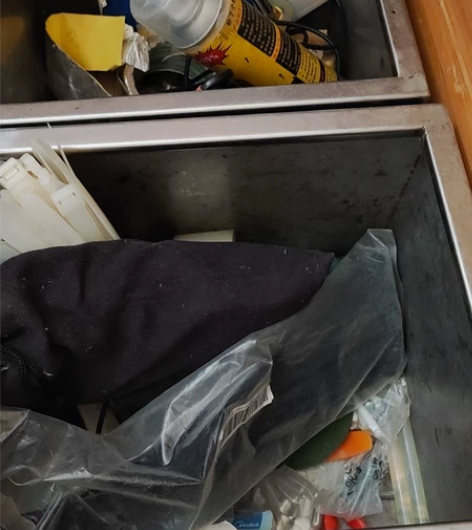三个不锈钢工具箱长28.宽24..高22，...