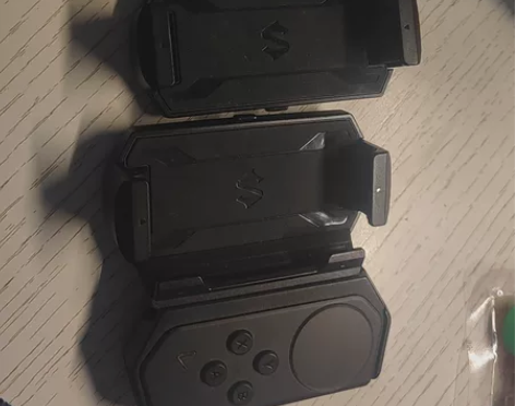 黑鲨左手柄和右手柄 无线蓝牙产品99新买来...