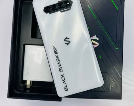 【特价出售】99新黑鲨4s   256全网...