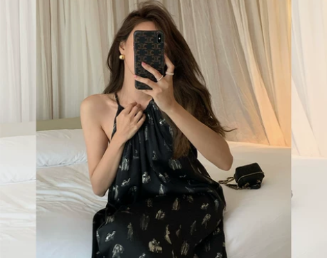 施薇靓  客供印花面料 丝滑垂顺无袖挂脖连...