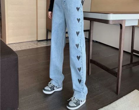 爱心图案牛仔裤女秋冬新款宽松长裤高腰显瘦百...