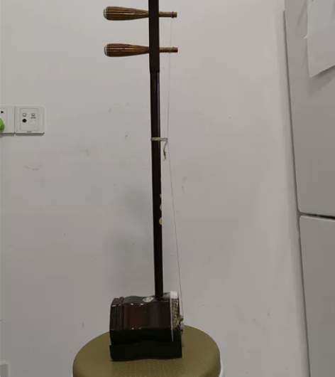 二胡（缺弓子）。使用了3年，换过一次琴弦，...