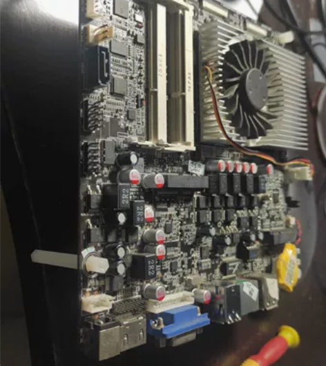 ITX主板，板载一颗ES的I5-7200U...
