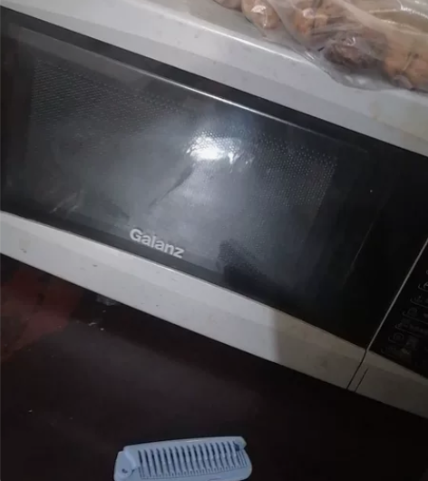 带烤箱功能的微波炉，用了不到五次 感兴趣的...