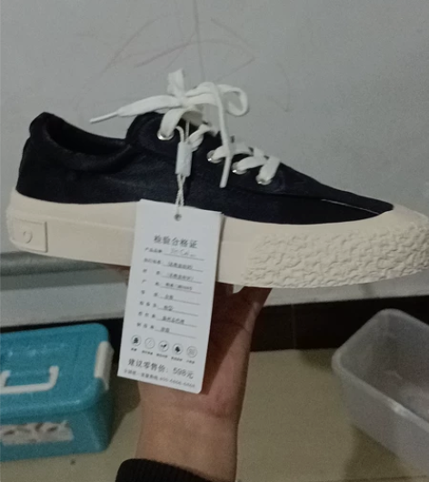 丝绸帆布鞋全新40码 感兴趣的话点“我想要...