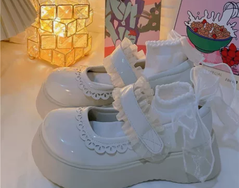 玛丽珍鞋  白色  38码  买大了 鞋底...