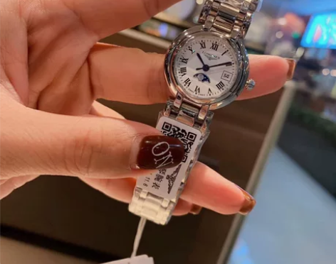 新品推出！浪琴【心月系列】浪琴心月系列是银...