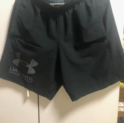 安德玛运动短裤男 尺码：M 颜色：黑 几乎...
