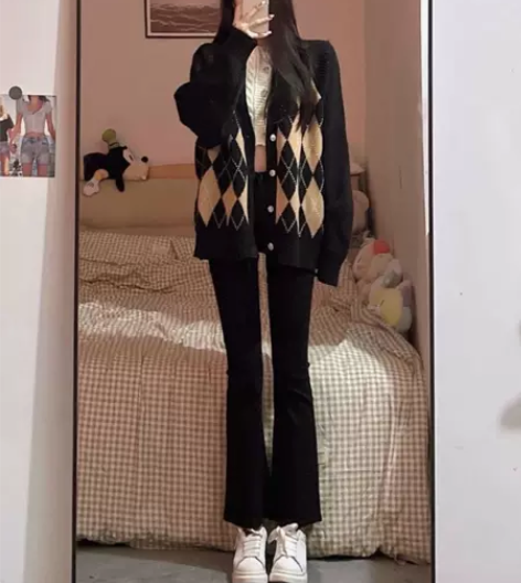 黑色微喇叭广州新塘镇牛仔裤女辣妹设计感20...