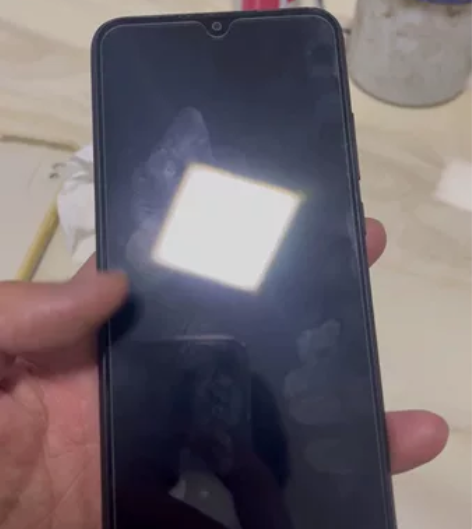 亲戚的红米9A放我这寄卖,4+64g版本。...