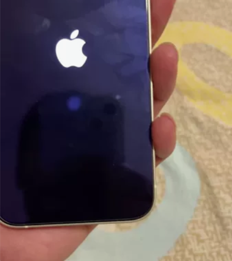 苹果12白色128g外观如图所示，喜欢的速...