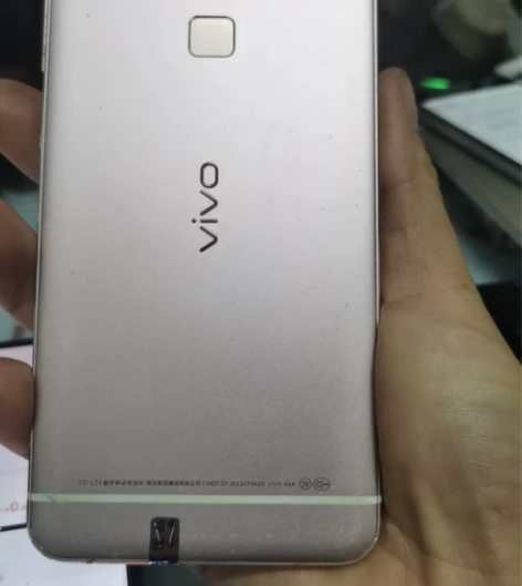 vivox4d手机功能正常插卡啥的能行，屏...