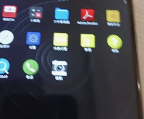 黑莓手机，正常开机，后壳有点小划痕，电子产...