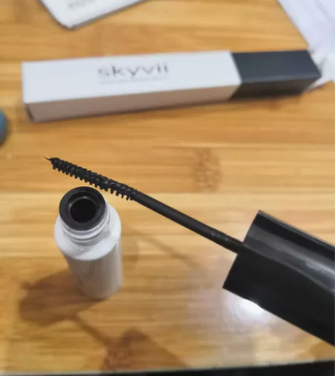 超级细的睫毛膏,刷出来的睫毛根根分明,用过...