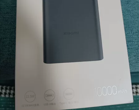 小米10000毫安充电宝 黑色，全新未拆封...