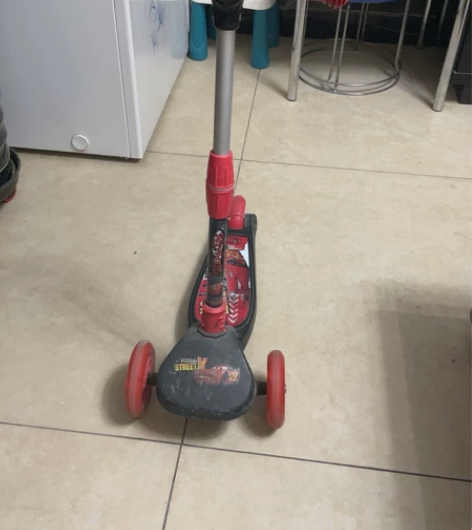 迪士尼滑板车，低价出售 感兴趣的话点“我想...