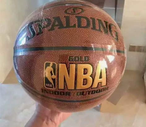 全新包邮，斯伯丁闲置7号篮球，一次都没用过...