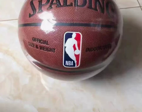 亏本出几箱斯伯丁篮球，全新未拆（内置防伪码...