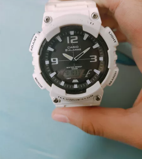 卡西欧手表，没戴过几次，正品保真。没有任何...