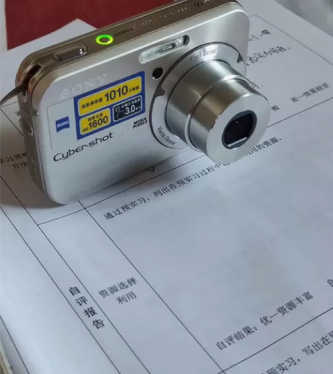 索尼DSC N2触屏的,功能完好,去年买了...