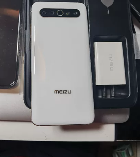 魅族17pro，定白色，很经典，有收藏价值...