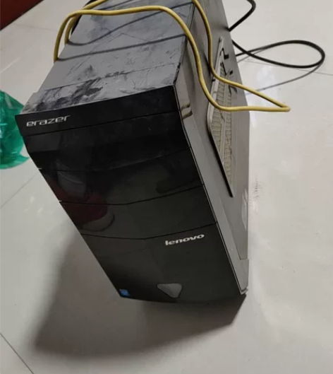 联想，台式电脑，老款，XP系统有点积灰，不...