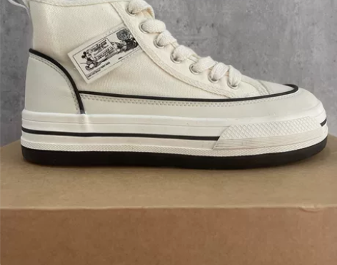 热风女士高帮帆布鞋鞋，仅有尺码39码，全新...