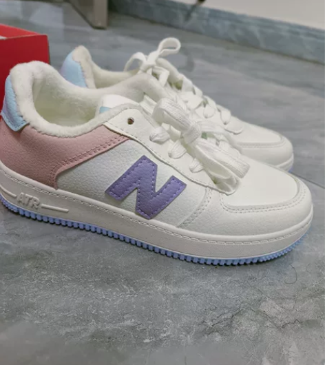 全新帆布鞋35码，买来没穿过。穿不惯加棉的...