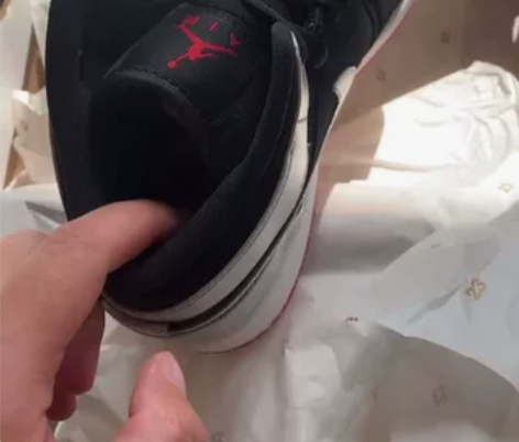 乔丹 限量款,香港买的鞋码38全新,有盒全...