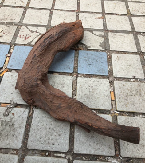 老铁们这个两千块钱一斤。很老很老的料子，而...