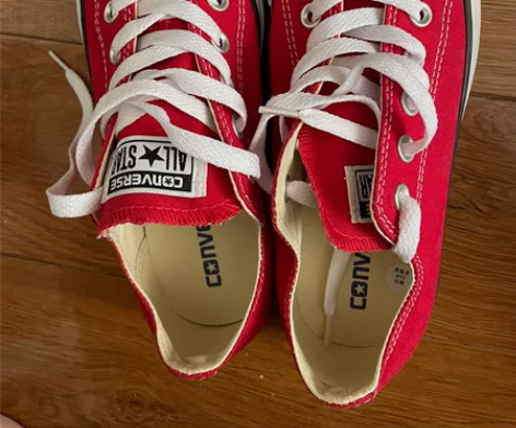 匡威经典款，全新带鞋盒，39码，低帮大红色...