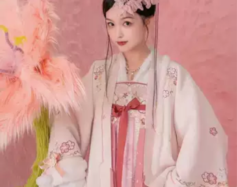 原创冬季汉服绒绒短衫绣花齐胸吊带裙呢子长褙...