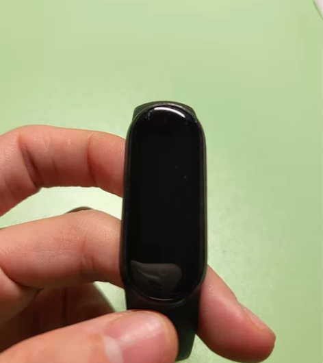 小米手环5非NFC版 表带少一部分没充电器...