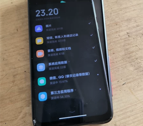 小米cc9,8成新,外屏边角有小裂纹,有意...