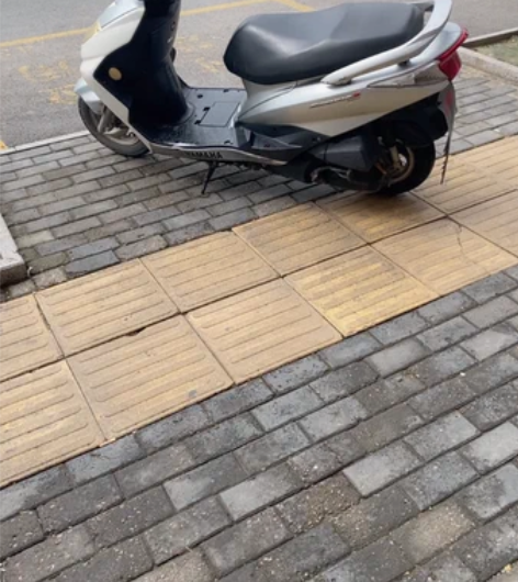 雅马哈摩托车，无任何问题，才换过电瓶个人一...