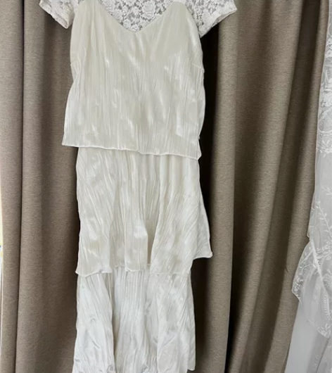 白丝绒吊带复古蛋糕裙公主风 只穿一次 很厚实