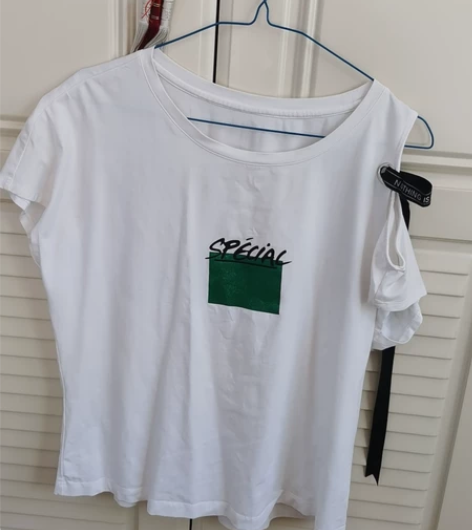 专柜款，如图，比较休闲的款式，可以搭配运动...