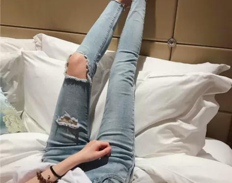 左岸潇同款ins超火性感修身百搭破洞牛仔裤...