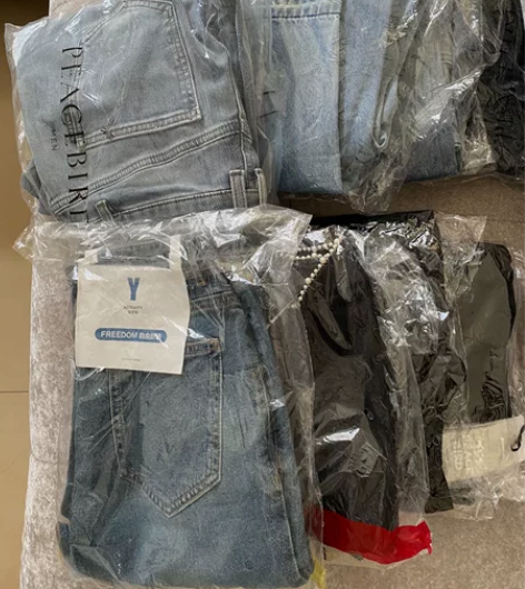 太平鸟梵高联名牛仔裤，破洞，微喇牛仔裤，全...