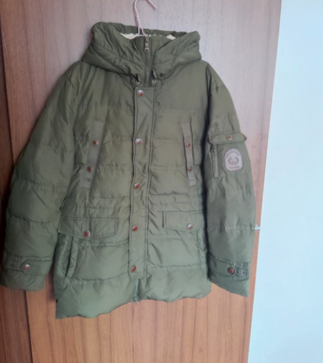 雅鹿L码男士羽绒服,八新左右,可以穿到13...