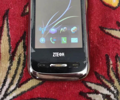 中兴手机  正常开机接打电话 .