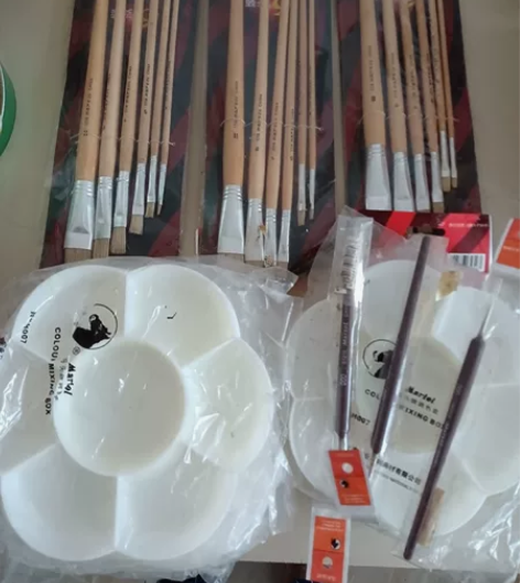 水粉画笔，美术生专用，调色盘，一套，买一送...