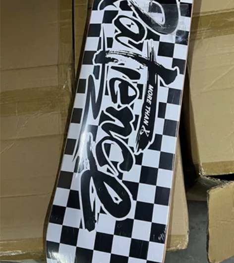 出一张瑕疵DBH滑板板面 尺寸是8.0,全...